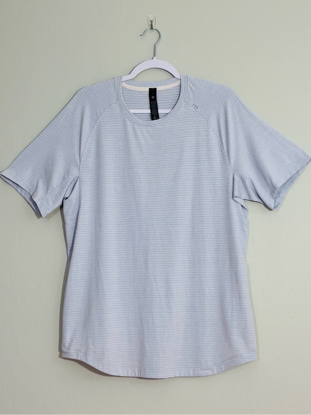 lululemon “Better Each Day” License To Train powder blue tee L